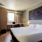 Ibis Hotel *