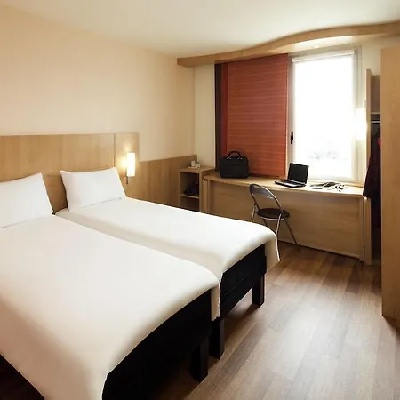 Hotell Ibis *