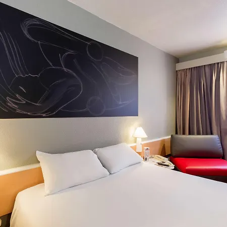 Hotell Ibis *