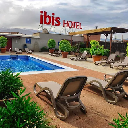 Ibis Hotel *