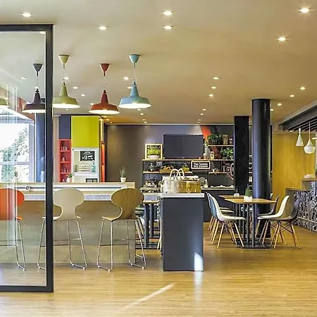 Ibis Hotel *
