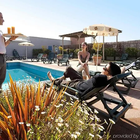 Hotel Ibis *