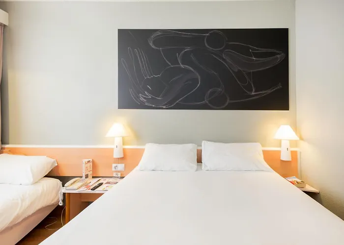 Ibis Hotel *